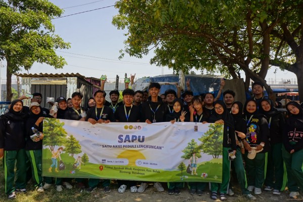 SAPU: Satu Aksi Peduli Lingkungan, Wujud Nyata Kepedulian Sosial Mahasiswa Kewirausahaan UPN Veteran Jawa Timur